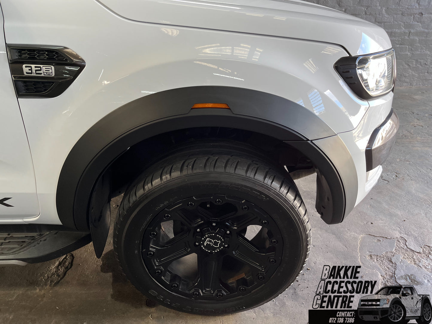 Ford Ranger T7/8 fender flares with orange reflector