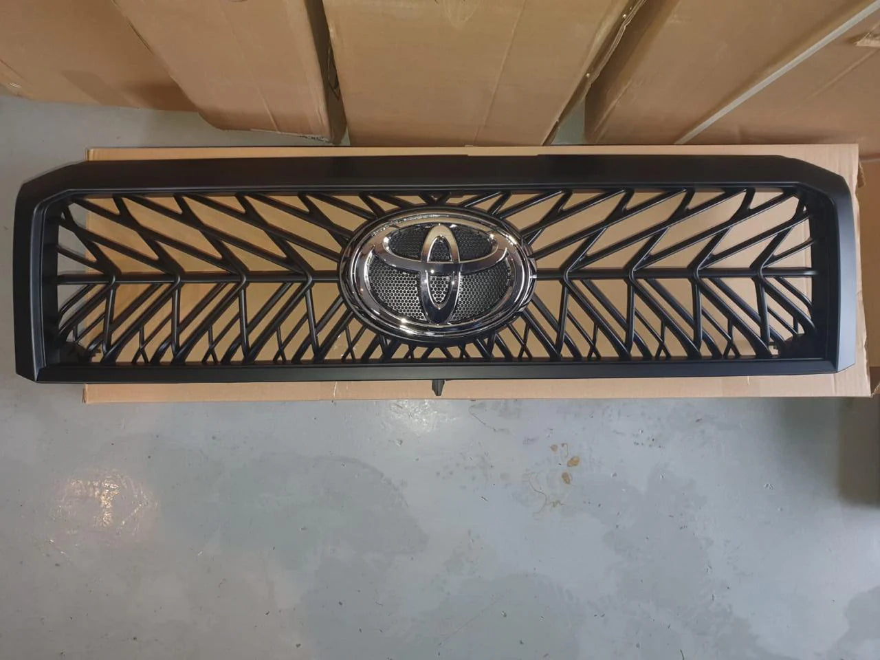 Land Cruiser 79 & 76 Series Lexus Style Grill Matte black