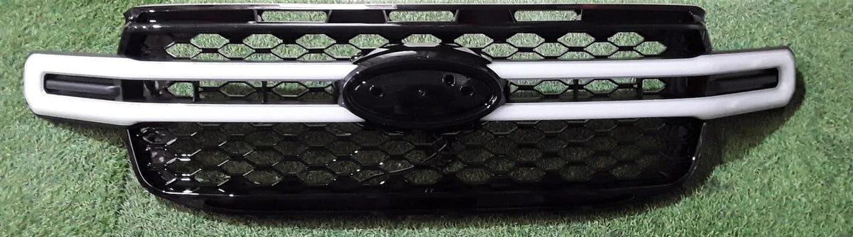 Ford Ranger Next Gen T9 Centre bar LED Grill Gloss Black with Top LED (Super White)
